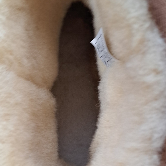 UGG Brown Ankle Boots with Cream Lining - Picture 8 of 13